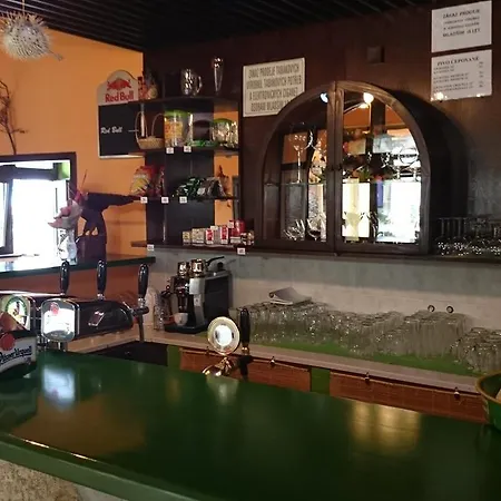 بيت ريفي Restaurace Rafael